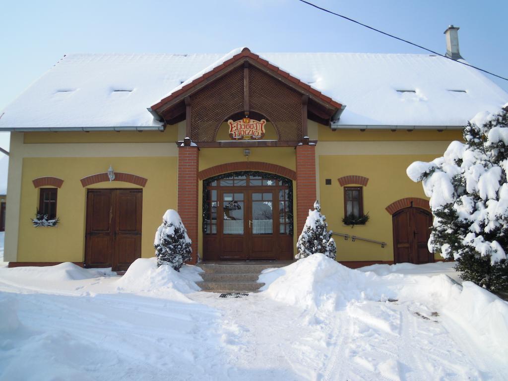 Eckhardt Vendégház Villány Esterno foto